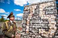 В Могилеве собрали панно из 500 снимков ветеранов и участников войны — их предоставили близкие героев