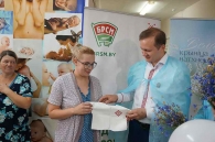 Падары немаўляці вышыванку