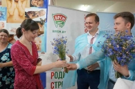 Падары немаўляці вышыванку