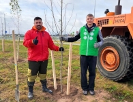 Молодёжь сажает будущее: два дерева — одна забота!