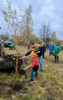 Молодёжь сажает будущее: два дерева — одна забота!